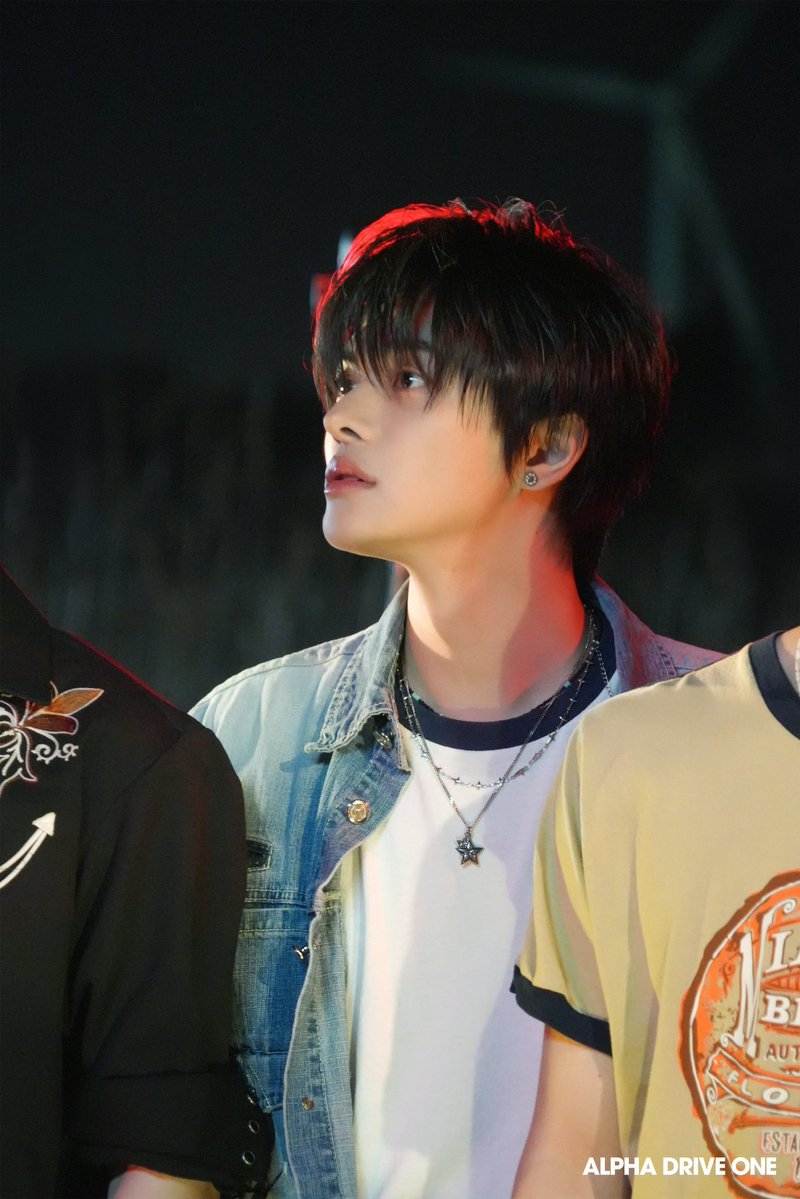 LEELEOINTL's tweet photo. [📸] 260712 PLUS CHAT — LEO CUT

#LEO #리오 #LEELEO #이리오

[ALLYZ Only] 2026 ALPHA DRIVE ONE FAN-CON TOUR [STAR ROAD] VCR Behind Photo

🔗 https://t.co/XsStLUap4L

#ALD1_LEO #リオ #李理悟 
#ALPHADRIVEONE #ALD1 #알파드라이브원 https://t.co/VDT6tT8YRQ