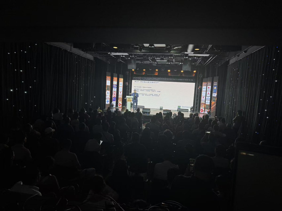 JustinPoyAgency's tweet photo. We had a fantastic Xinflix Entrepreneur Chamber of Commerce Open Day today! Well over 200+ people attended to learn about the chamber and hear from new members. Consider attending our next Open Day, free of charge! @xinflixauditorium @JustinPoyAgency https://t.co/wj4CF2PdeH