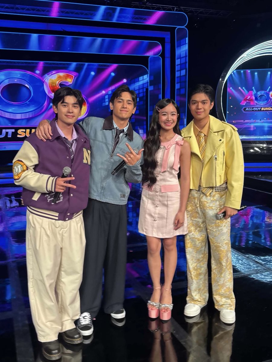 GMA_PA's tweet photo. #YMFS FOR ALL-OUT SUNDAYS! 🩷💙💛💚

Angat ang visuals nina Heath Jornales, Marco Masa, Clifford, at Caprice Cayetano sa kanilang performance kanina!

#YMFS #YoureMyFavoriteSong #CapriceCayetano #HeathJornales #MarcoMasa #Clifford https://t.co/3GDoqQBFG2