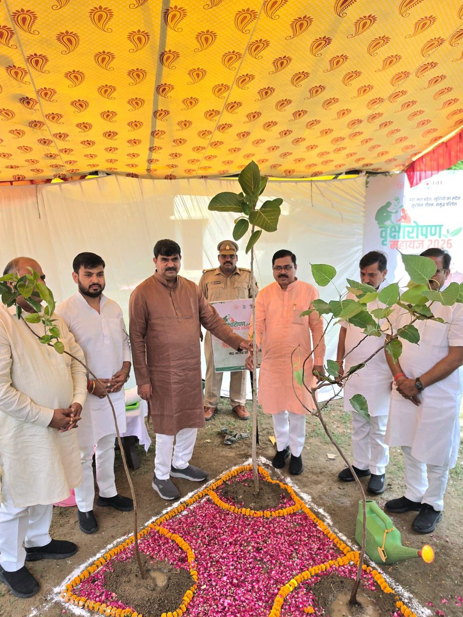 BJP4UP's tweet photo. वृक्षारोपण महायज्ञ 2026

प्रदेश महामंत्री (संगठन) श्री @idharampalsingh ने कुकरैल वन, लखनऊ में एक पेड़ मां के नाम अभियान के अंतर्गत पौधरोपण किया।
#एक_पेड़_मां_के_नाम https://t.co/SIldnHZuqH