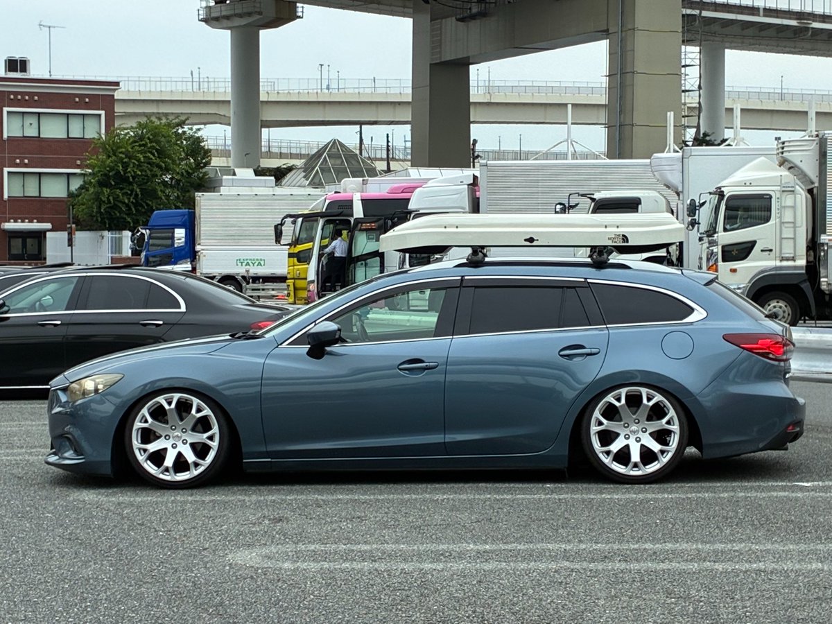 Rui_LIFEJB1's tweet photo. 日本国憲法8888条
デカいステーションワゴンにはルーフボックスを載せること
TERZO ローライダーフレックススリムを載せました🙆‍♂️ https://t.co/hlNbaq4Q8H