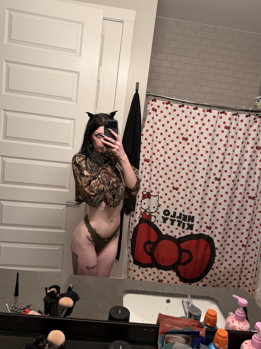 rayprettysick's tweet photo. i wanna be bent over a table in a miniskirt https://t.co/WyS91tuDaO