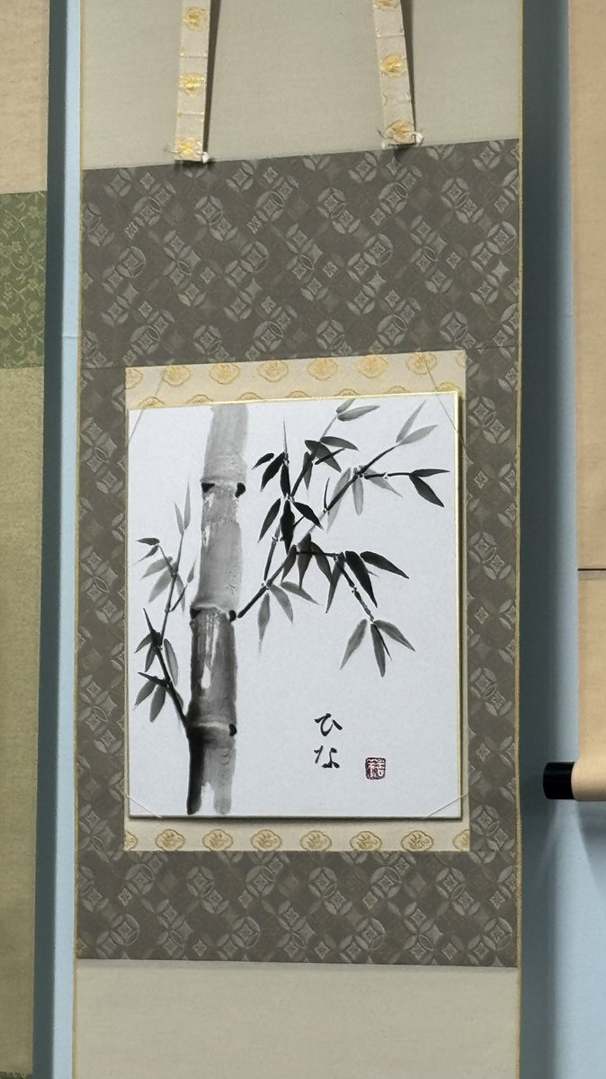 hinanakase's tweet photo. 墨画体験で竹かいた！
ちょっとしたひなの時間♪
墨の香りは落ち着く感じする〜 https://t.co/0cbSQdolvu