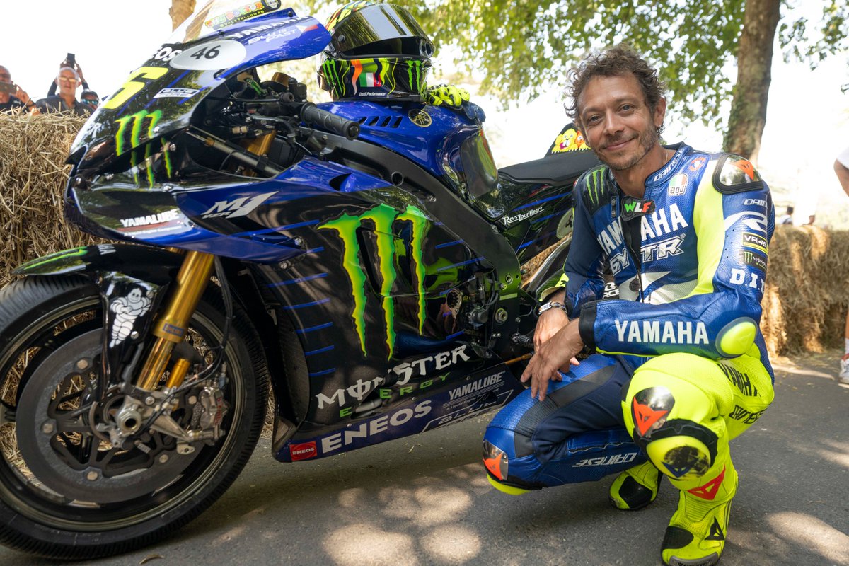AlessioPiana130's tweet photo. #FOS #MotoGP 

Qualche scatto di Valentino Rossi riunitosi con la Yamaha YZR-M1 2020 MotoGP in occasione del Festival of Speed di Goodwood https://t.co/FtfGvpwDtf