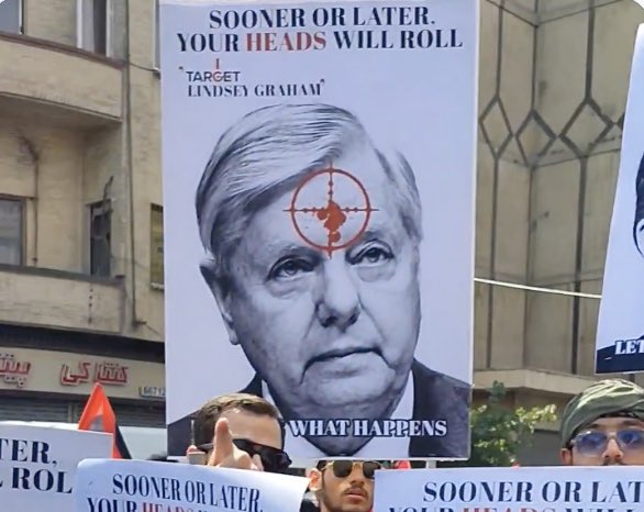 TousiTVOfficial's tweet photo. 🇺🇸 Senator Lindsey Graham has died at the age of 71 from a sudden heart attack

Only a few days ago, he was threatened by both the IRGC and Russia.

Speculations surrounding his death heat up as Republican supporters demand an investigation. https://t.co/rVRNdzHxlw