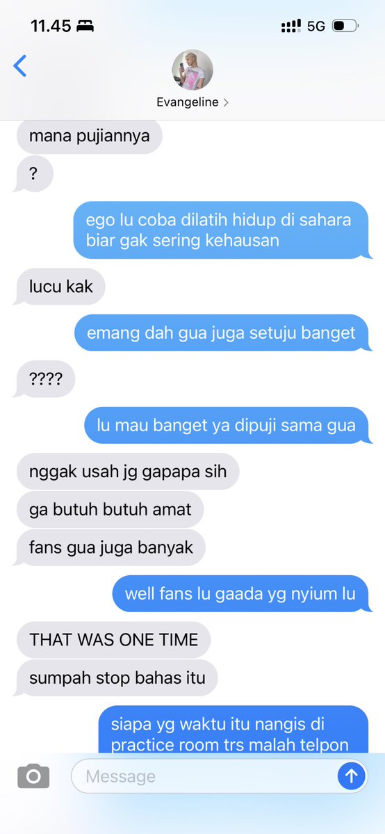 4rchiveo3's tweet photo. yeonjun evan au or whatever the propaganda i’m making https://t.co/iuZrWZREQg
