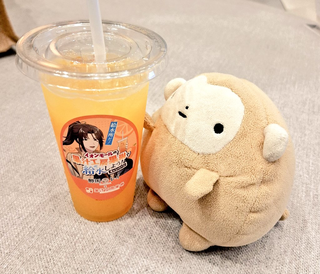 osa08kana's tweet photo. イオンで給水🍊🐵
#ぬい撮り #フモフモさん https://t.co/9RnUMFdHP4