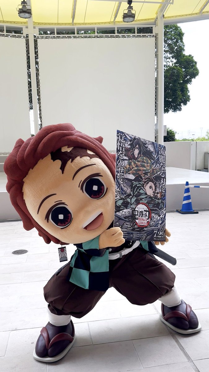 7l4luv__'s tweet photo. 炭治郎も蜜璃ちゃんも宣伝頑張ってた👍🏻💮
#みに隊士 https://t.co/ApV5T8Xxw1