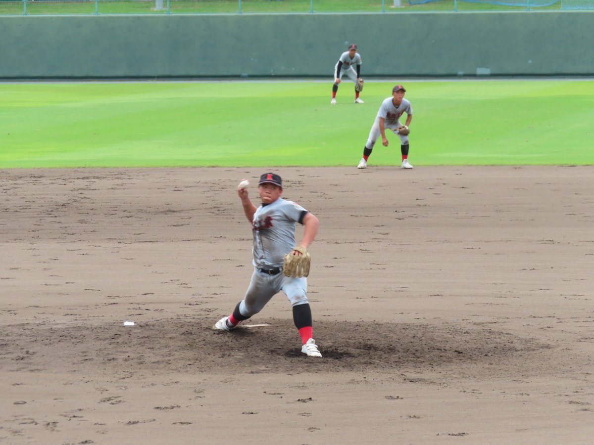 telewaka_bb's tweet photo. 和歌山大会3日目第2試合からは2回戦。近大新宮が7対0(8回コールド)で勝利。2年ぶりの初戦突破です。敗れた紀北工は3年生が下野主将ただ一人。昨年の夏休み中、熱中症になり回復が遅れた際は「後輩達がチームを引っ張ってくれた。今日は粘って辛抱して••やり切りました！」と清々しい表情でした。 https://t.co/4ZUnhFhJFg