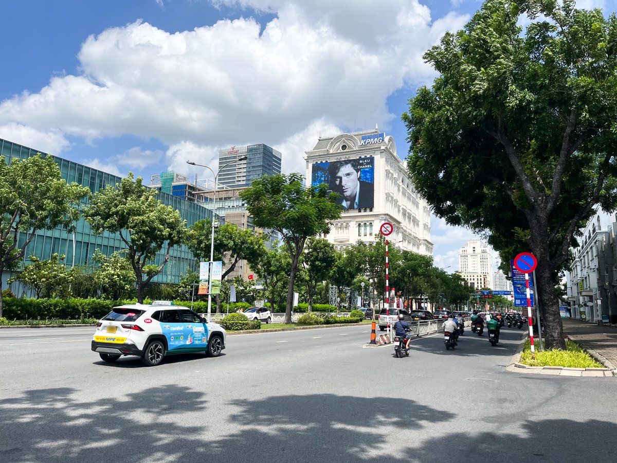 StepJobsVietnam's tweet photo. ホーチミン 旧7区のフーミーフンを散歩してみました🇻🇳✨
コラムページ：〜ホーチミン 旧7区 フーミーフン クレセントモール周辺で緑あふれる休日〜
https://t.co/iuiHoFZVDz

 #ベトナム #ホーチミン #ローカル #旅行 #観光 #カフェ #レストラン #アジア #海外 #海外就職 #ベトナム就職 #フーミーフン https://t.co/SWjgNYOZtw
