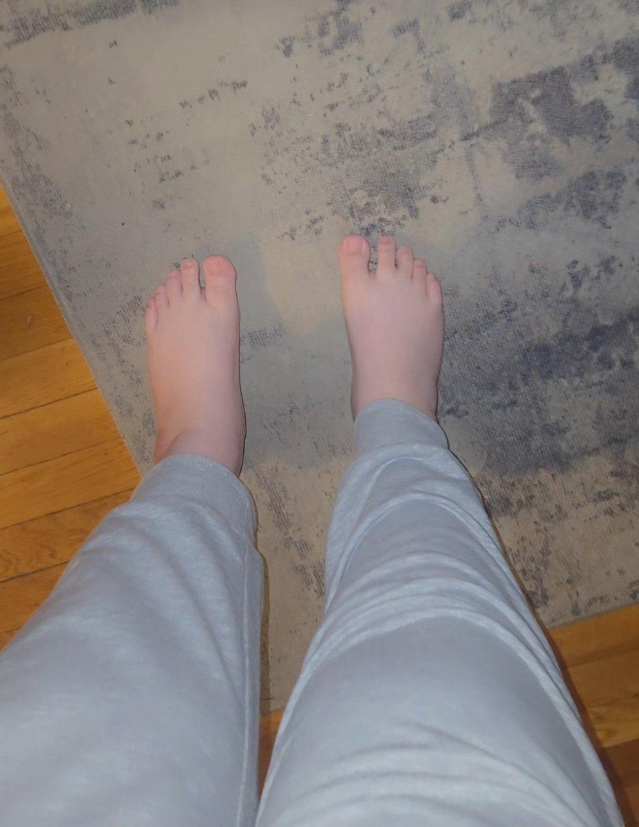 AngelasFeets's tweet photo. I'll step on you. https://t.co/YPC5Fg4tYc