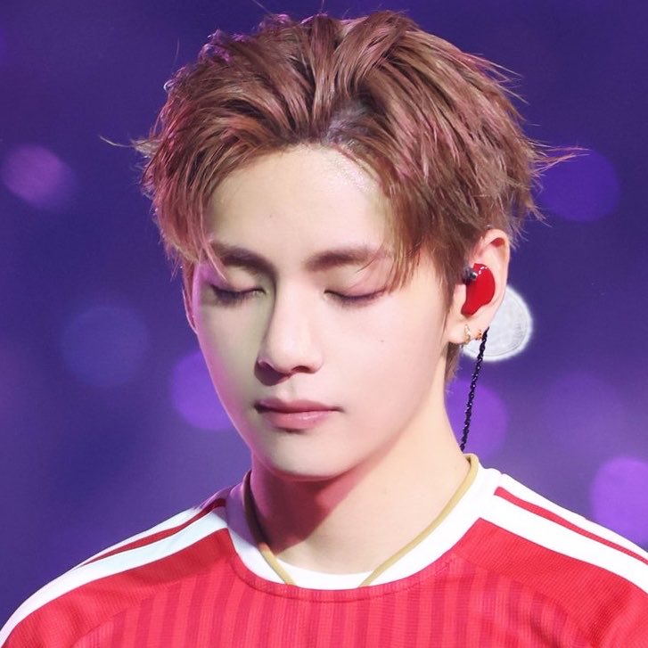 euphorikth's tweet photo. those pretty lashes, his heart shaped lips, the cutest mole pecking his cheek and the way he looks so serene just standing there :( he looks like a dream ❤︎⁠ https://t.co/57P5gtZ2ZY