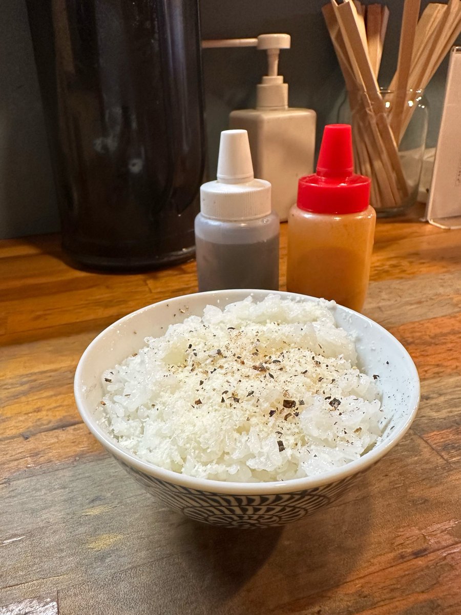 H2Gamemania's tweet photo. 7月9日の1杯目は、大阪府東大阪市にある #極汁美麺umami さんへ。

#地鶏脂と木桶醤油のまぜそば
#ペコリーノチーズめし

美味しゅうございました☺️ https://t.co/gingDVdfky