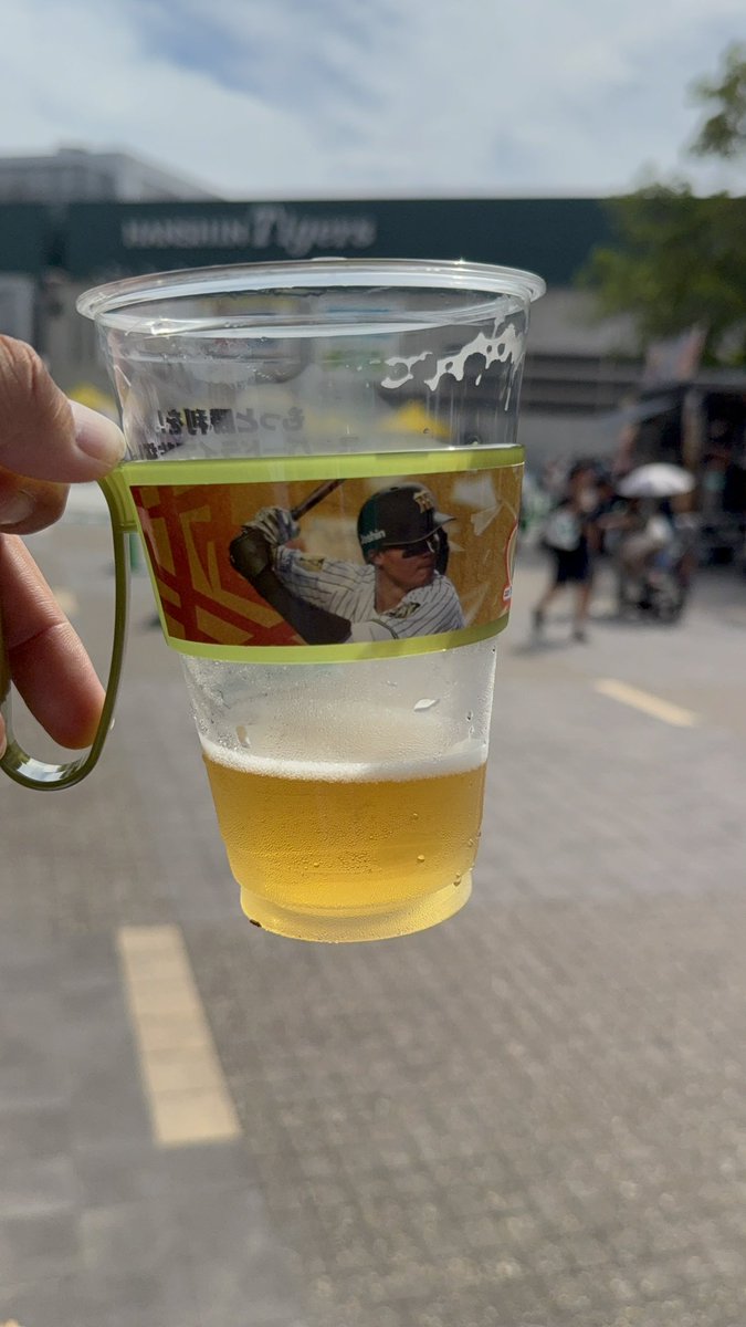 daddy_1213's tweet photo. 森下の酒しばく用の持ち手確保できた
 #阪神タイガース  #hanshin https://t.co/1GCHUvr2Ev