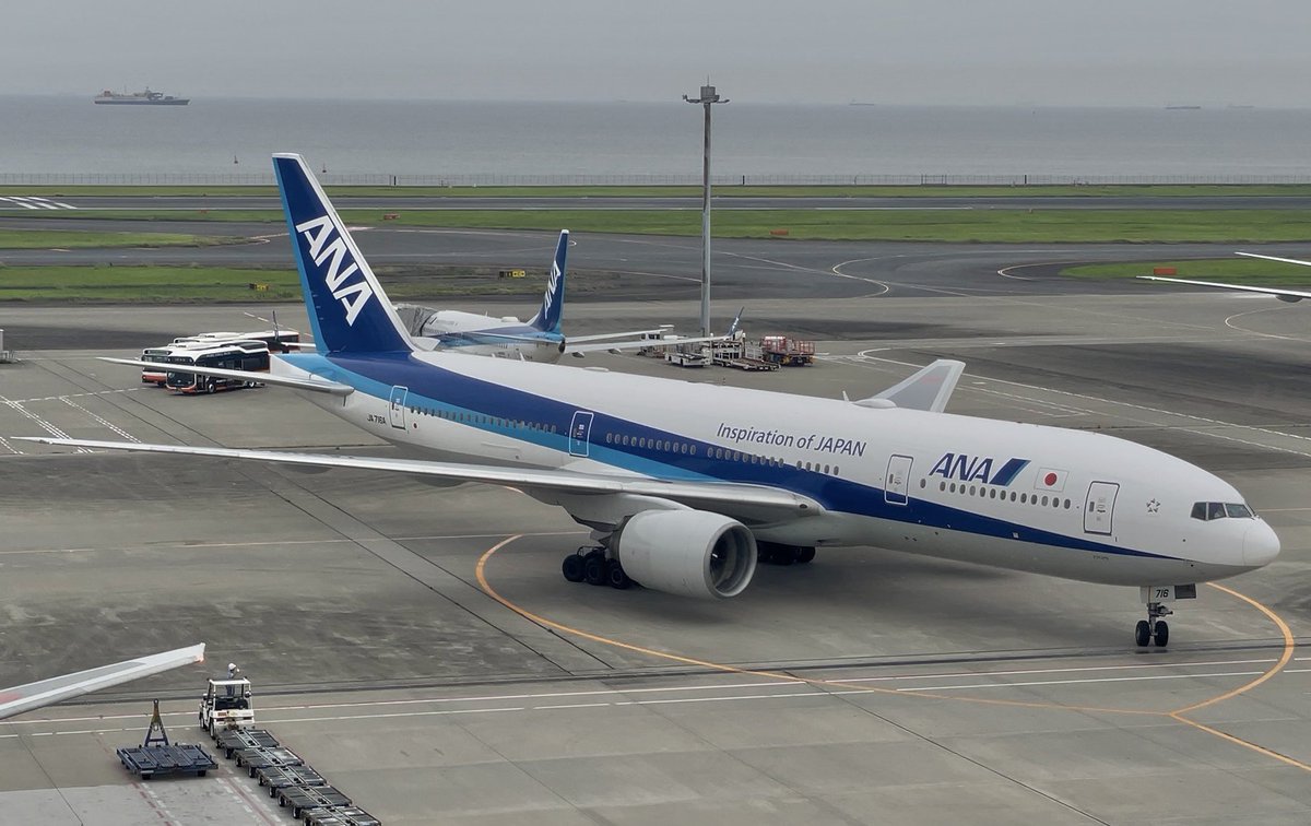 745_base's tweet photo. 2026/07/12
NH90（ISG→HND）JA716A
NH475（HND→OKA）JA714A
酷く剥げてるなと言いつつも3年前までJA716Aも垂直尾翼の塗装が剥げてた。 https://t.co/Cizq1zieFu