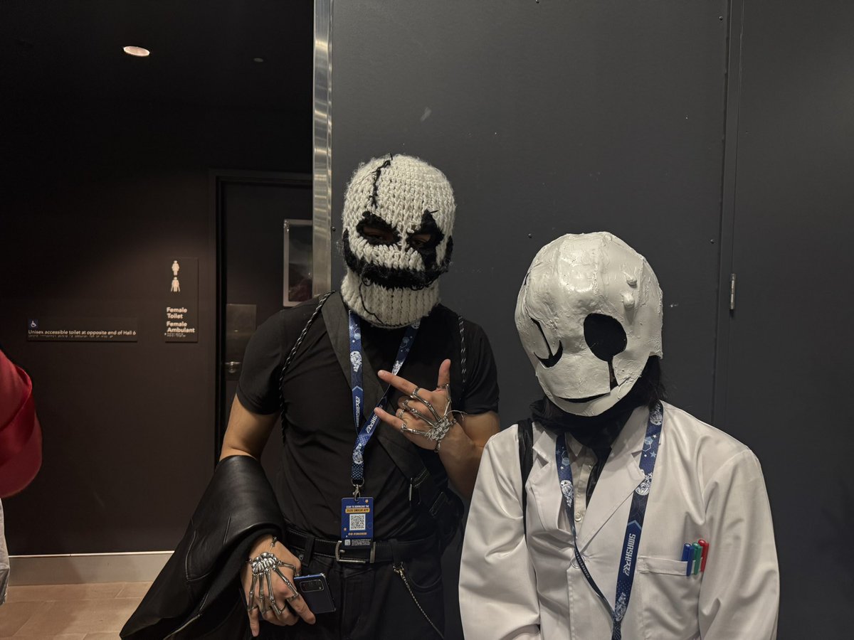putthatflameout's tweet photo. met like seven gasters there and this one was evil as fuck https://t.co/059GUHNsi0