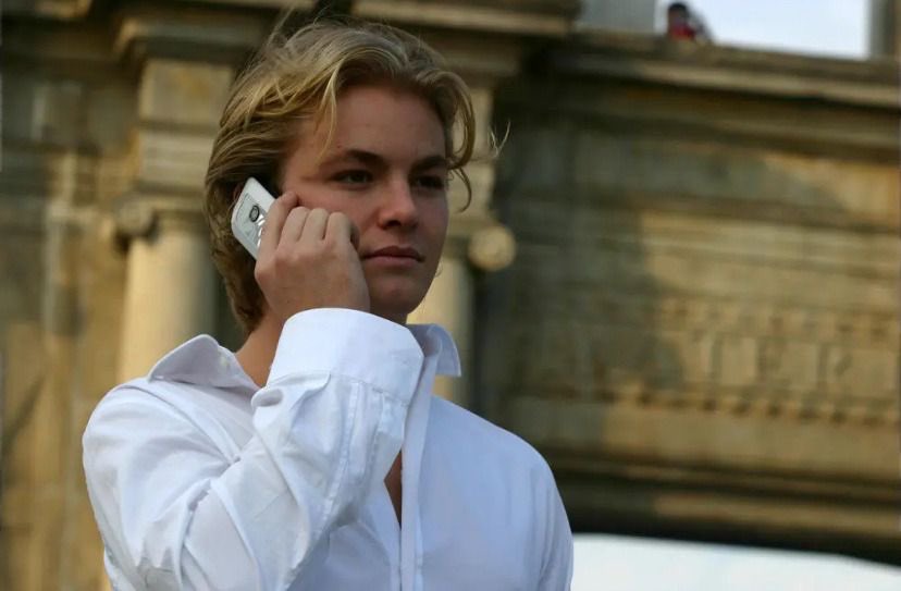 nico_catberg's tweet photo. Call me, maybe?🎀 https://t.co/2QUJmvqKTW