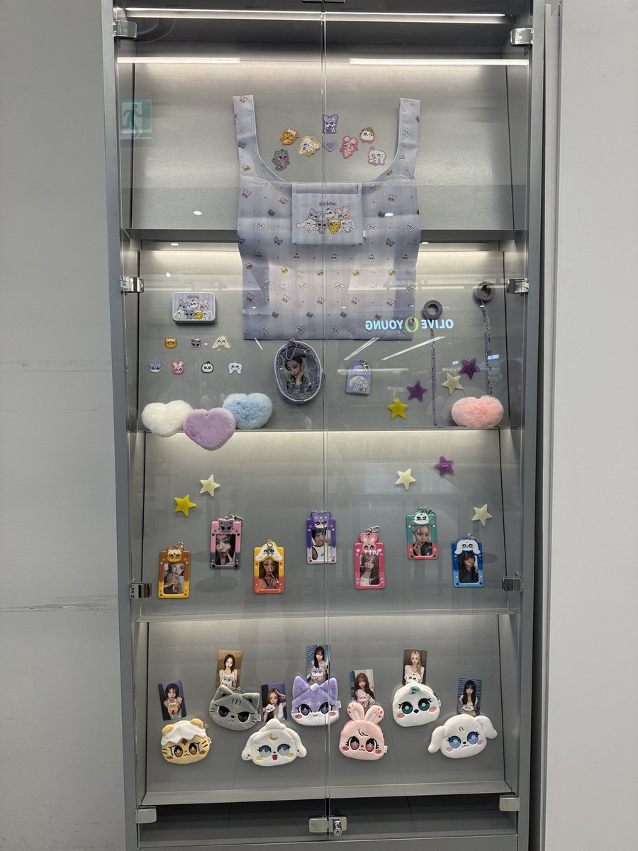 kep11lie's tweet photo. I went to the Billlie pop-up!! https://t.co/tWaBsLz8Wc