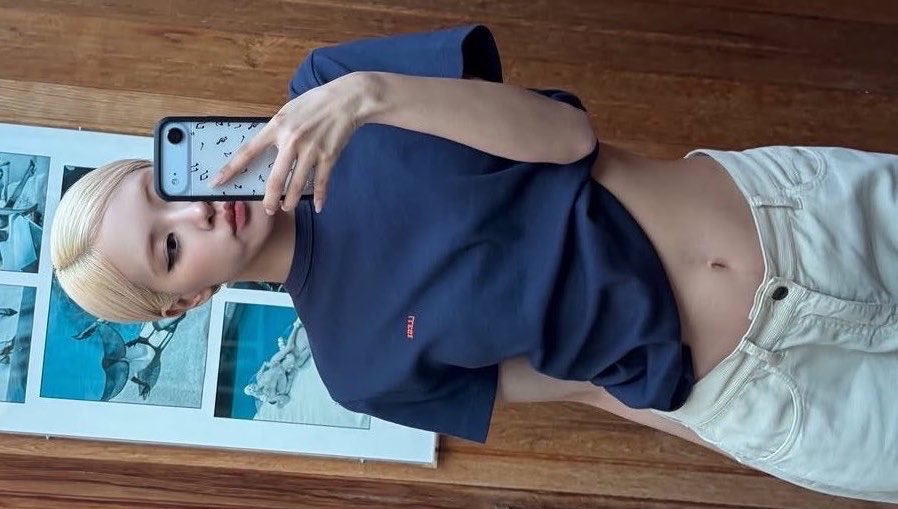 pinksview's tweet photo. this genre of rosé https://t.co/WEeaWwBFCB