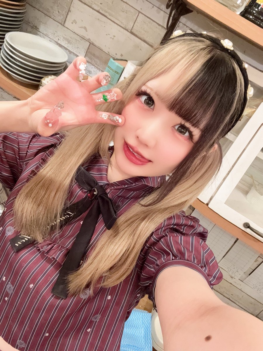 banjo_mk2's tweet photo. ルイーズにログイン。
とかぴちゃんに会いに来た。
コラボドリンクでとかぴちゃんの黒髪時代のラミカをゲット。
#SquallLine
#兎咲とうか
#兎中毒 https://t.co/3sqjeEMFr0