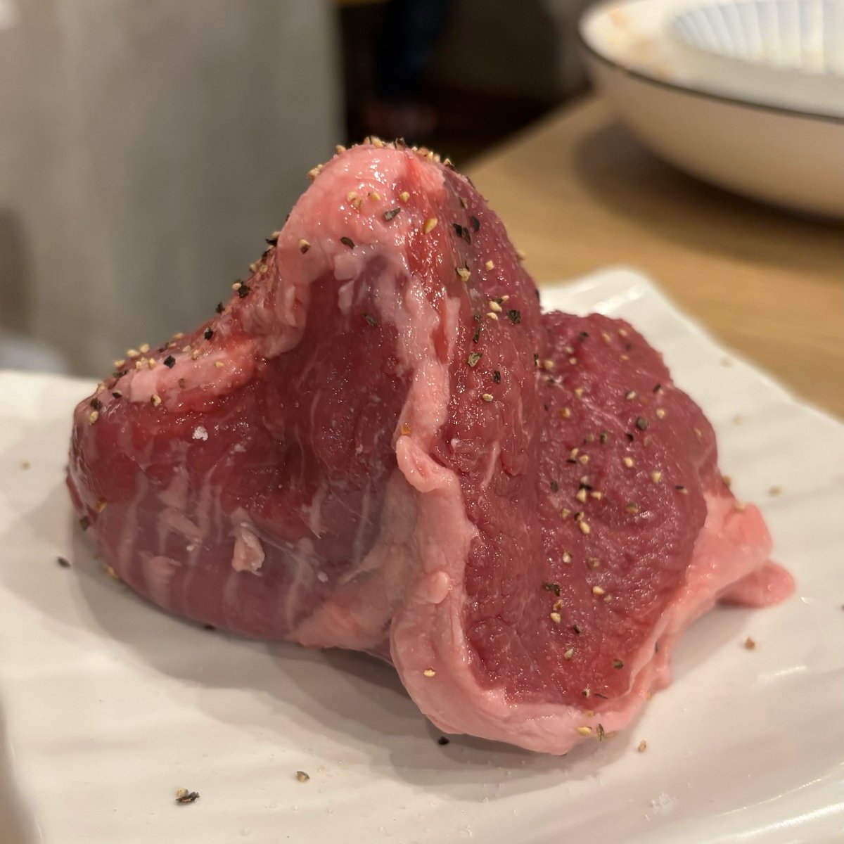 STOMONSTER's tweet photo. 生ラム専門店 肉汁屋 神田
ボリーム満点生ラムコース(２時間飲み放題付)
Tボーンステーキ

昨日夜🚶‍♂️マウンテンロック入りコースにTボーンステーキを追加🦴
肉のレベルが凄くてめちゃくちゃ美味しい生ラム🐑
羊の脂でカリッカリッになったもやしも旨過ぎた✨ https://t.co/L0OdCuGeLx