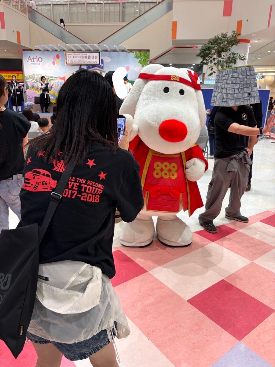 odoten0403tktk's tweet photo. 何をしにきたんでしょうかこの女は…
演舞もポスターもかっこよかったです！！
一枚目👑は@rk08301 です笑
1人で会場にいるのは不安でしたので、
アリオで合流してもろた https://t.co/0kaS0wjDAu