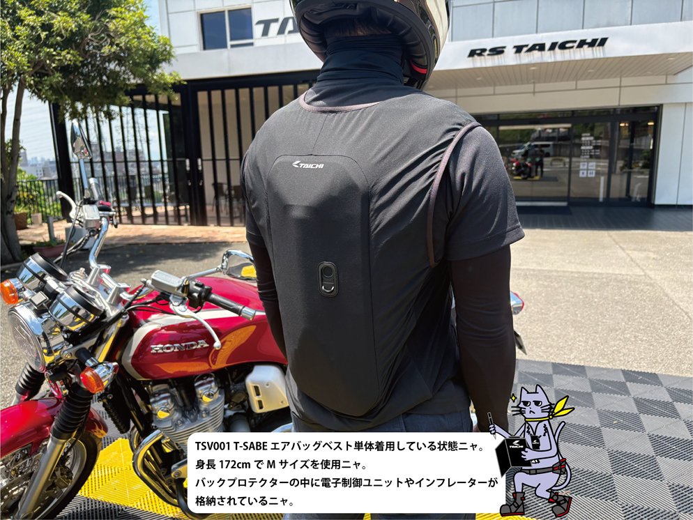 TAICHI_Store's tweet photo. ＼エアバッグベスト、着たらどんな感じ❓／

TSV001 T-SABE エアバッグベスト
ジャケット単体着用と T-SABE併用の様子を
比較してみました！

サイズ感、着用感のイメージの
参考にしていただければ幸いです。

また、当店では10回まで分割手数料無料の
ショッピングローンがご利用可能です。
ご希望の方は近くのスタッフにお声がけください！📣
※受付には審査があります。

#RSタイチ
#エアバッグ