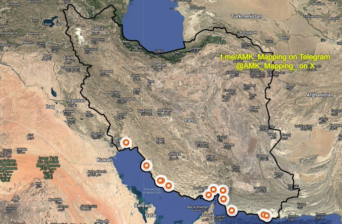 JEcheverriZ's tweet photo. “Se observa humo tras los ataques estadounidenses en Konarak, provincia de Sistán y Baluchistán, Irán.

La imagen 2 (abajo) muestra el sistema de defensa aérea activo sobre Teherán, Irán.

Los ataques se hicieron desde Kuwait, Baréin y el espacio aéreo iraquí.

Los ataques han cesado por el momento.

Ciudades que, según informes, han sido blanco de ataques militares estadounidenses hasta la fecha:
- Bandar Abbas
- Sirik
- Kangan
- Bandar Deyr
- Asaluyeh
- Chabahar
- Kenarak
- Bushehr
- Mahshahr
- Jask”

Mapa de las ubicaciones confirmadas como impactadas hasta el momento: