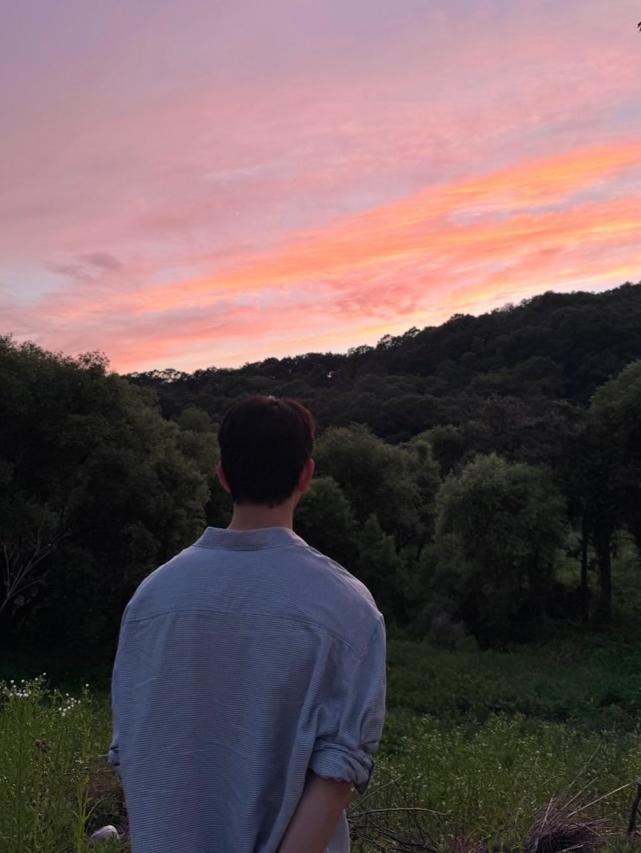everlovejy's tweet photo. always making the pretty sky look even prettier https://t.co/5eDv8aXKgR