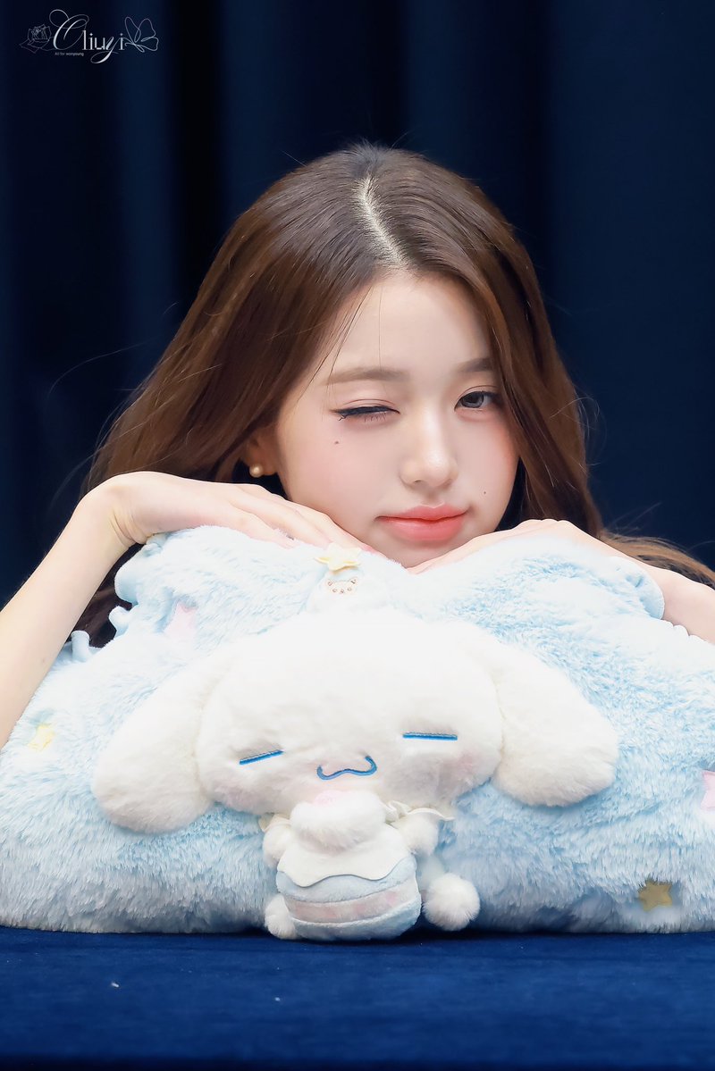 Oliuyi_0831's tweet photo. 260712 🤍🩵

 #아이브 #IVE #장원영 #JANGWONYOUNG #원영 #WONYOUNG #ウォニョン https://t.co/YkElhZ4QTz