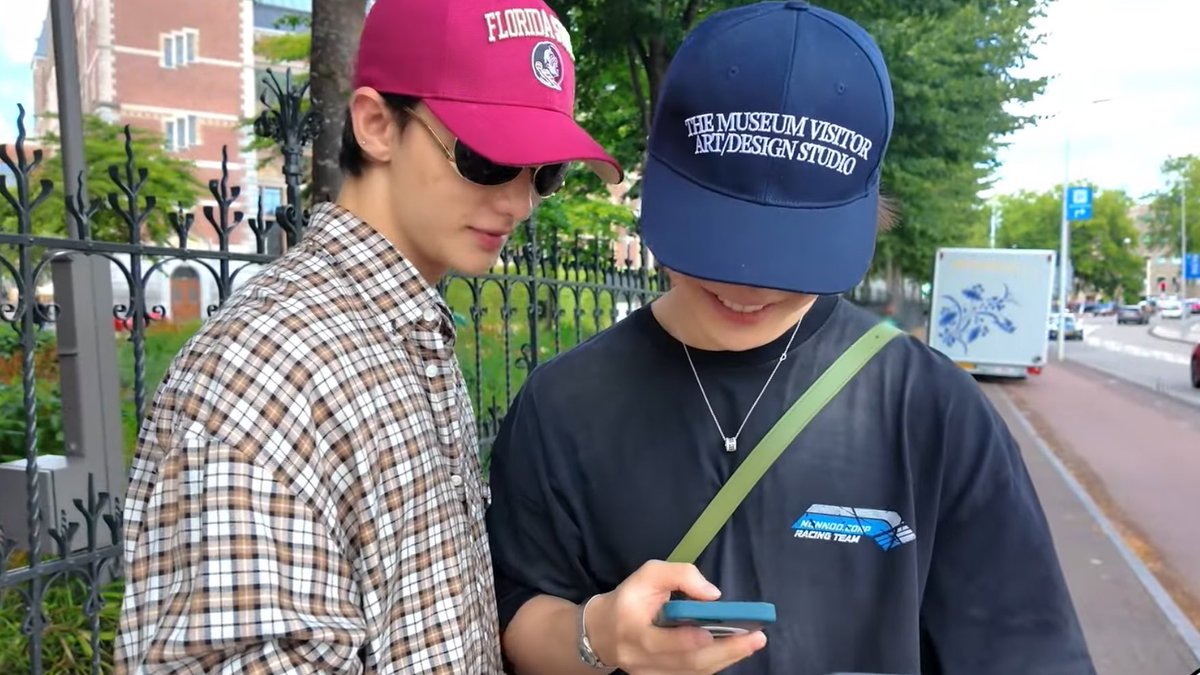 love4yji's tweet photo. happy one year anniversary to this hyunin amsterdam date <33 https://t.co/pIUXsv9pFS
