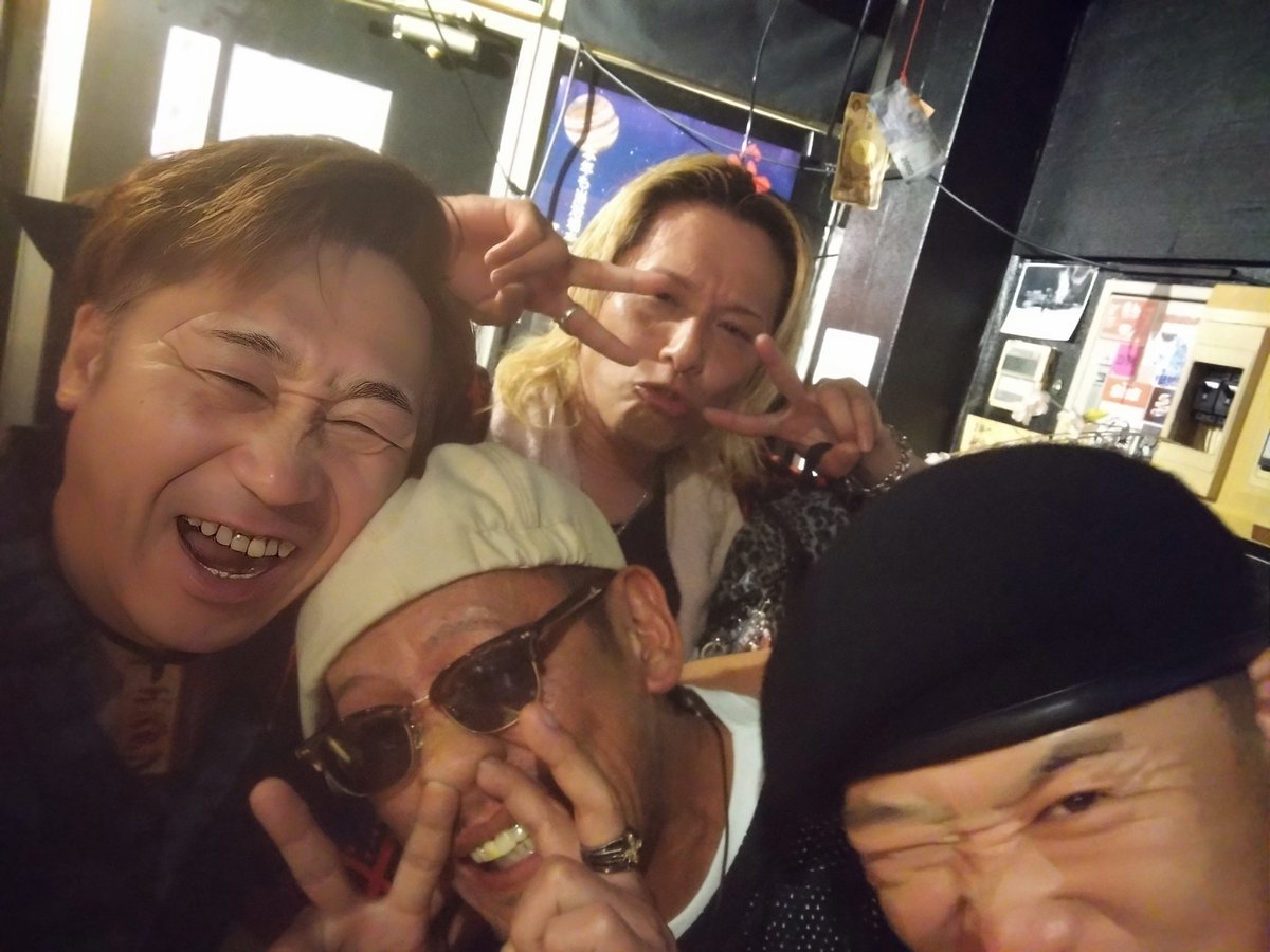ess_dub_kick's tweet photo. 行って来ました、初豊橋‼️
今回もサポートギターのタン君が頑張ってくれました😊
呼んでくれたJUNKDOLLとTHE ANGLEに感謝🎵
新たな繋がりもたくさん出来てOiしいお酒を頂きました(笑)
前情報ほど豊橋…危険な町じゃなかったね(笑)
みんな、いい人ばっかりでした(笑)
またよろしくお願いします😊 https://t.co/ORrsqBfzqp
