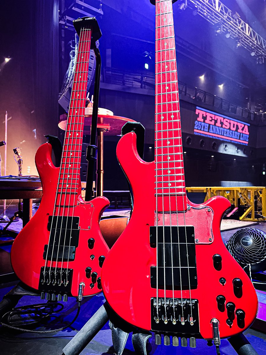 xxxmotoixxx's tweet photo. 昨日は師匠の現場で TETSUYA 25th ANNIVERSARY LIVE でした🎸🎸🎸

今回もしっかりとオンステージさせていただきました！

みなさまありがとうございました！

あらためて、ソロデビュー25周年おめでとうございます🎉✨

#TETSUYA #IKUO #TJB https://t.co/1xir0aVRyU