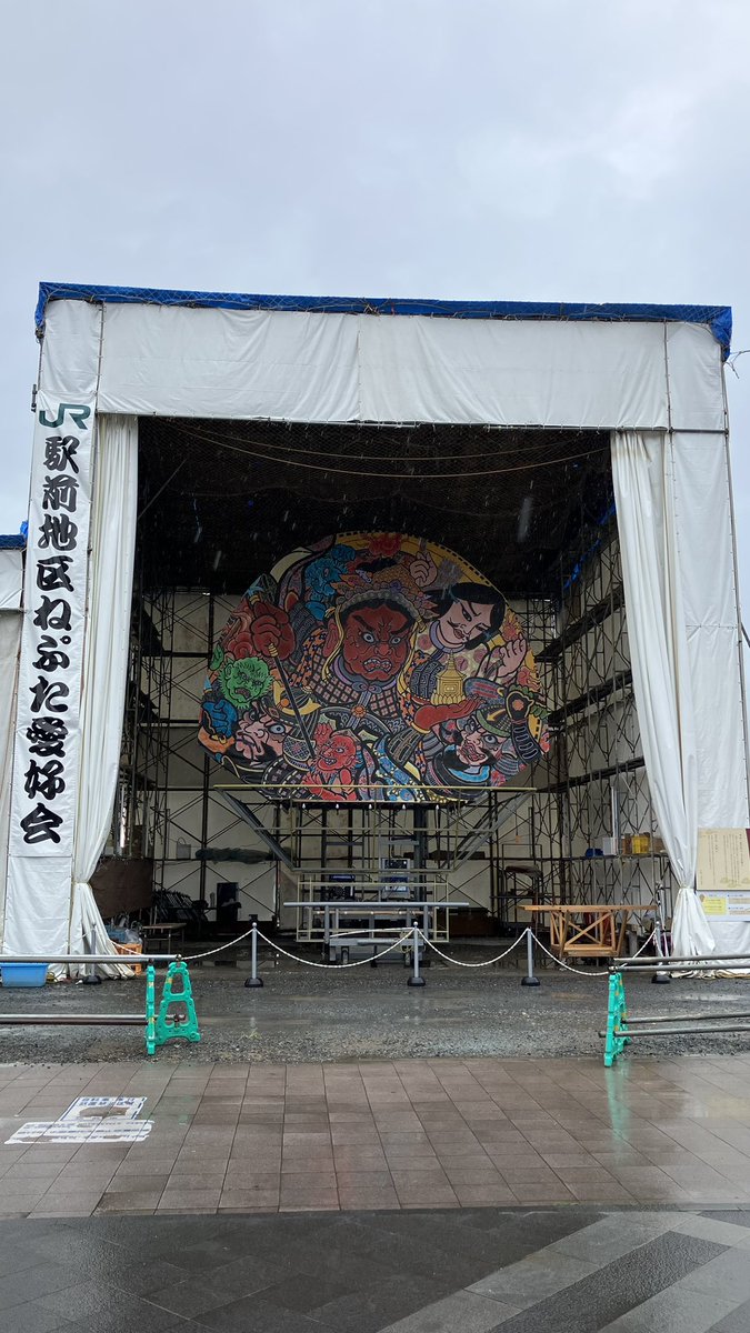 exas2's tweet photo. 弘前駅前には準備中のねぷた https://t.co/YVUPBC6syc