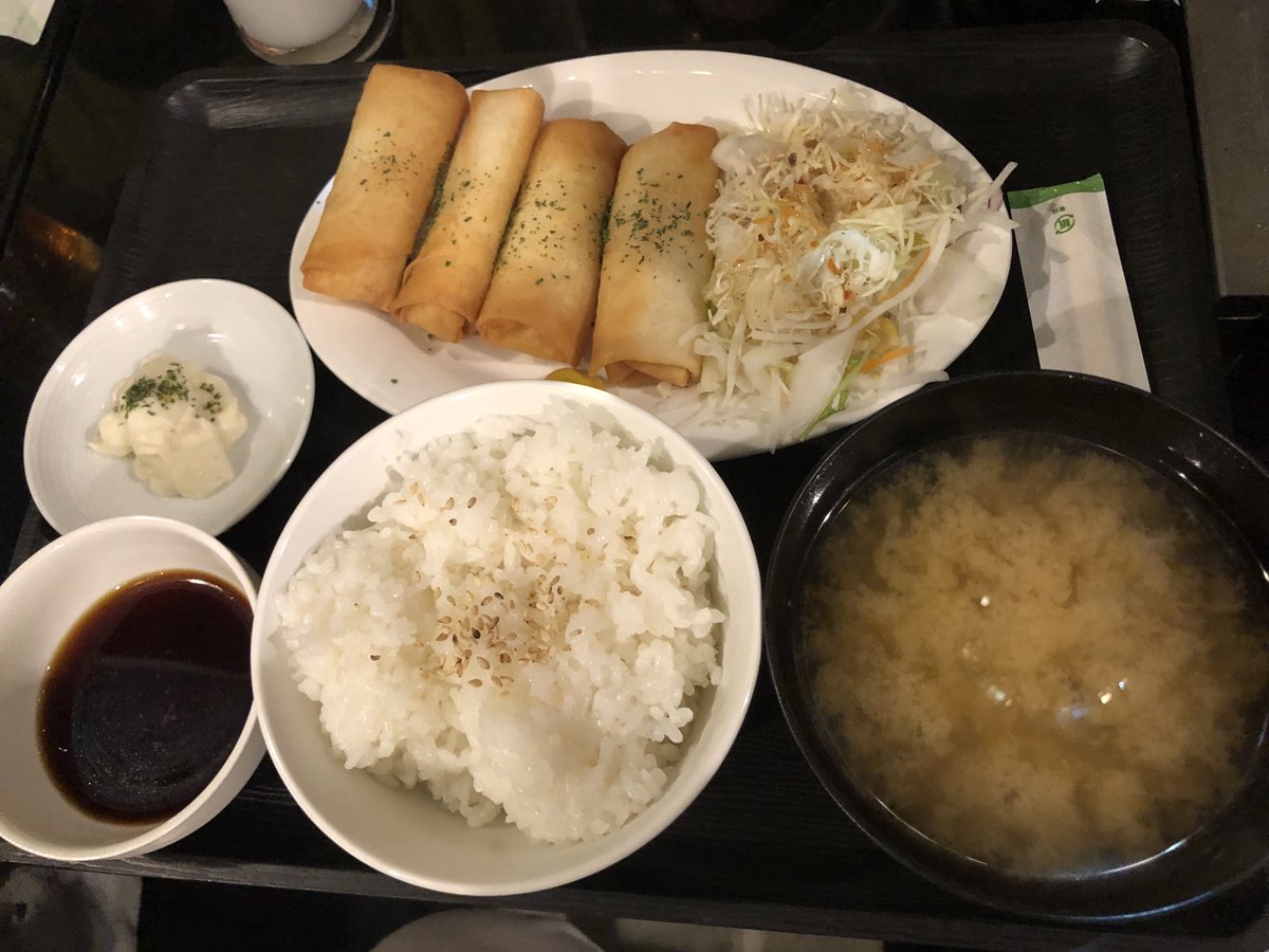 goodmichey's tweet photo. ミミック大盛り上がりのイベント明けに10人でセレーネカフェでゴハン🍚
春巻き定食うまかった😊
#セレーネカフェ https://t.co/Z3AfD3wwDS