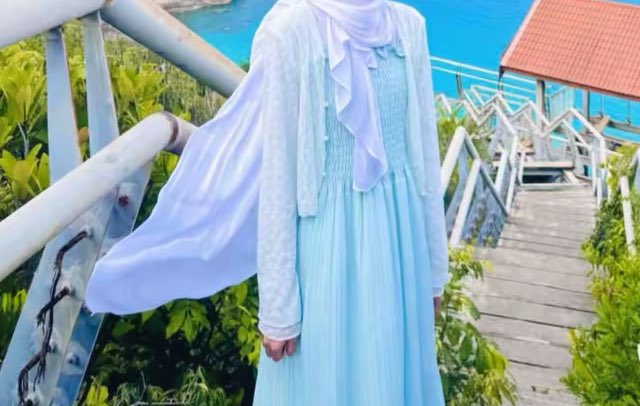 silviosbeach's tweet photo. pairing dress with cardigan THST LITERALLY MY FASHION STYLE AND BRAND ITS STRAIGHT FROM MY CLOSET 😭 https://t.co/DmkIPoPNiH
