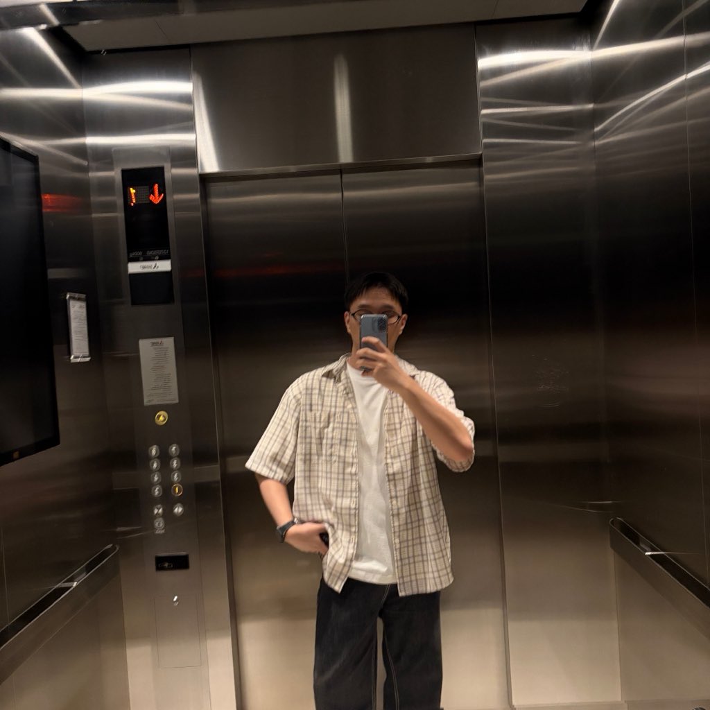 sttmwz's tweet photo. Weekly outfit #OOTW https://t.co/8ZAWm1Tk85