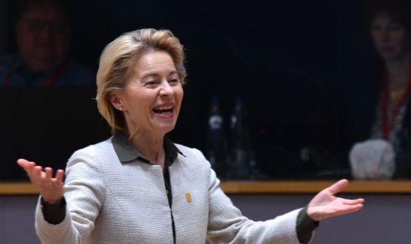 Jacques78140837's tweet photo. « Les SMS ont disparu. » 
« Les données du portable ont été effacées. » 
« Ce n'était pas de mon ressort. »
Bienvenue chez Ursula von der Leyen – cette femme politique chez qui les traces disparaissent toujours au moment même où une enquête est en cours. https://t.co/QC5FNrDz1A