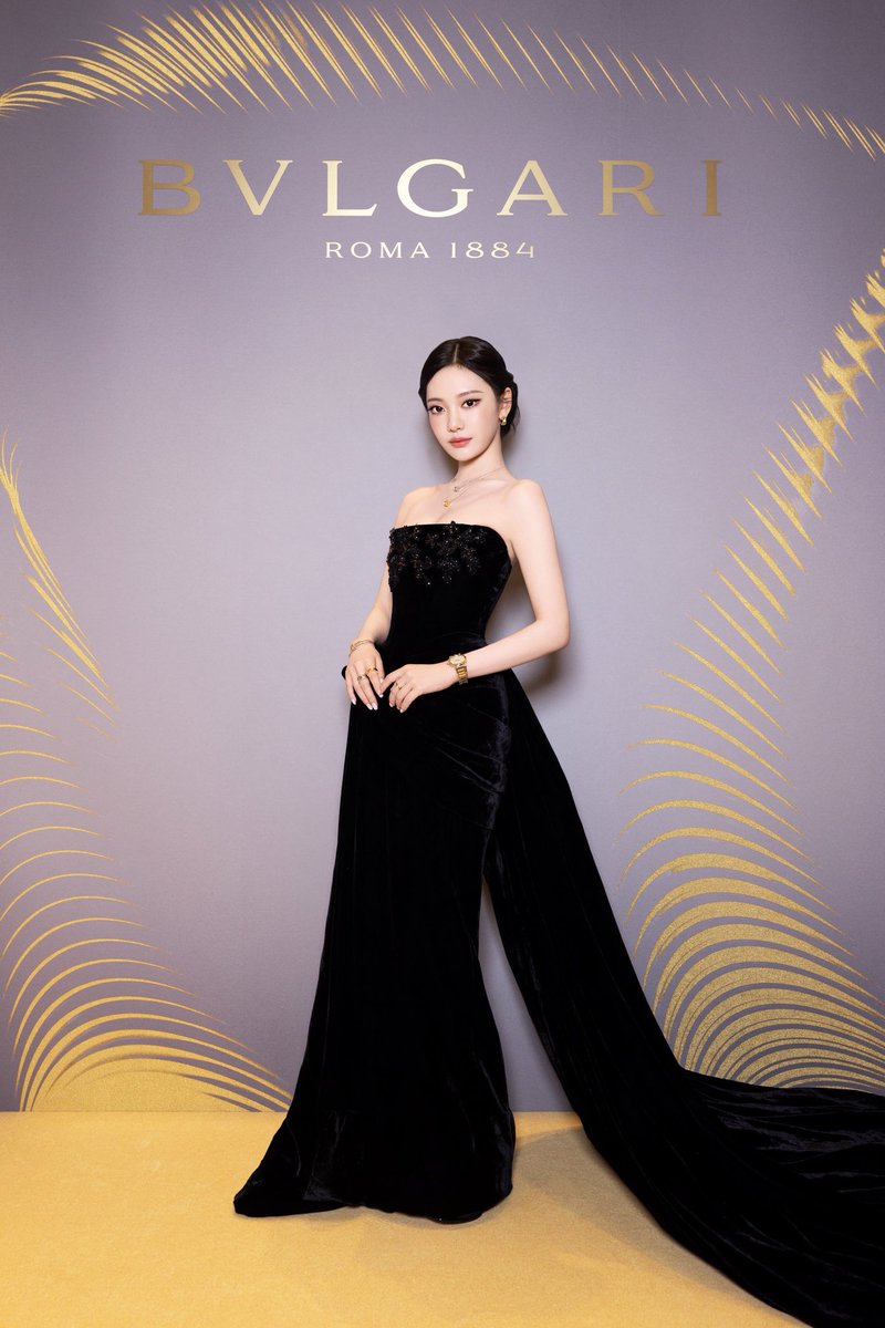 宁艺卓; ... 🌸 𝖭͟𝗂͟𝗇͟𝗀͟𝖴͟𝗇͟𝗂͟𝗍͟𝗒. tweet media
