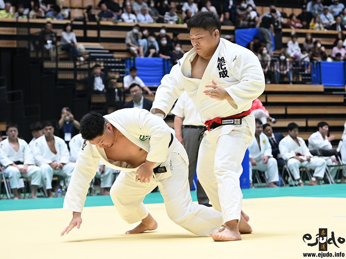 eJudo's tweet photo. 【レポート】ポイントゲッターがしっかり仕事、旭化成とパーク24が決勝へ／第76回全日本実業柔道団体対抗大会 男子1部 準決勝

#全日本実業団体　#柔道 #Judo
※記事へのリンクはツリーから↓↓↓↓ https://t.co/6FNOJRCZM6
