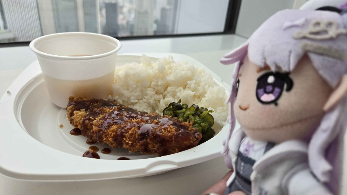 levanga_esports's tweet photo. 【#LVH #シャドバPS オフショット】
"カツで勝利パワー蓄積中のもぐもぐせいーら"
@seira_chinen https://t.co/T1qUW2CZ5d