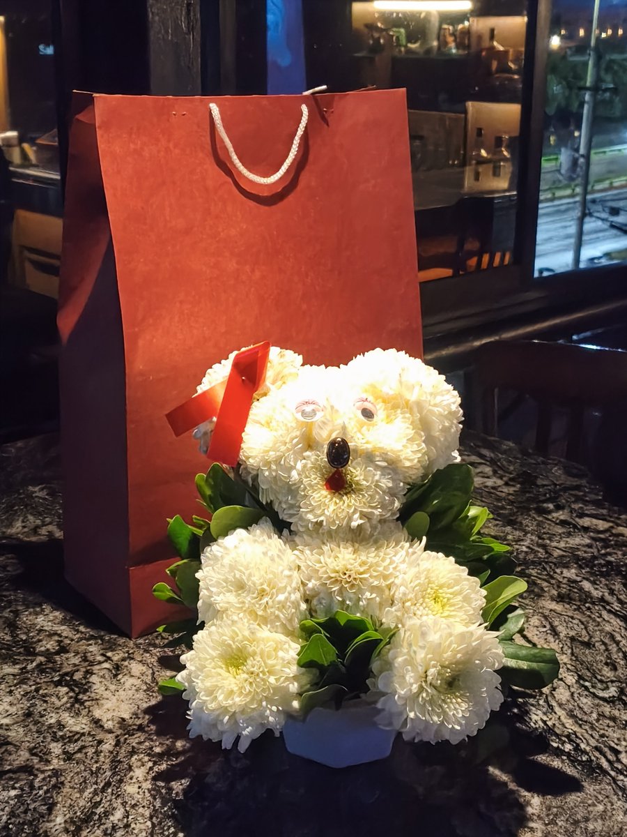 Kenyaz07's tweet photo. Mis vecinos se dedican al oficio de la venta de flores 💐 y es algo tan hermoso. https://t.co/AC7SXp7jPL