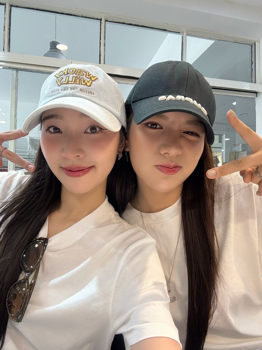 ayaorapan's tweet photo. A day with @miephat 🍪🤎💖✨

#miephat #ayaorapan
#MieAya https://t.co/0nJw4sXAT4