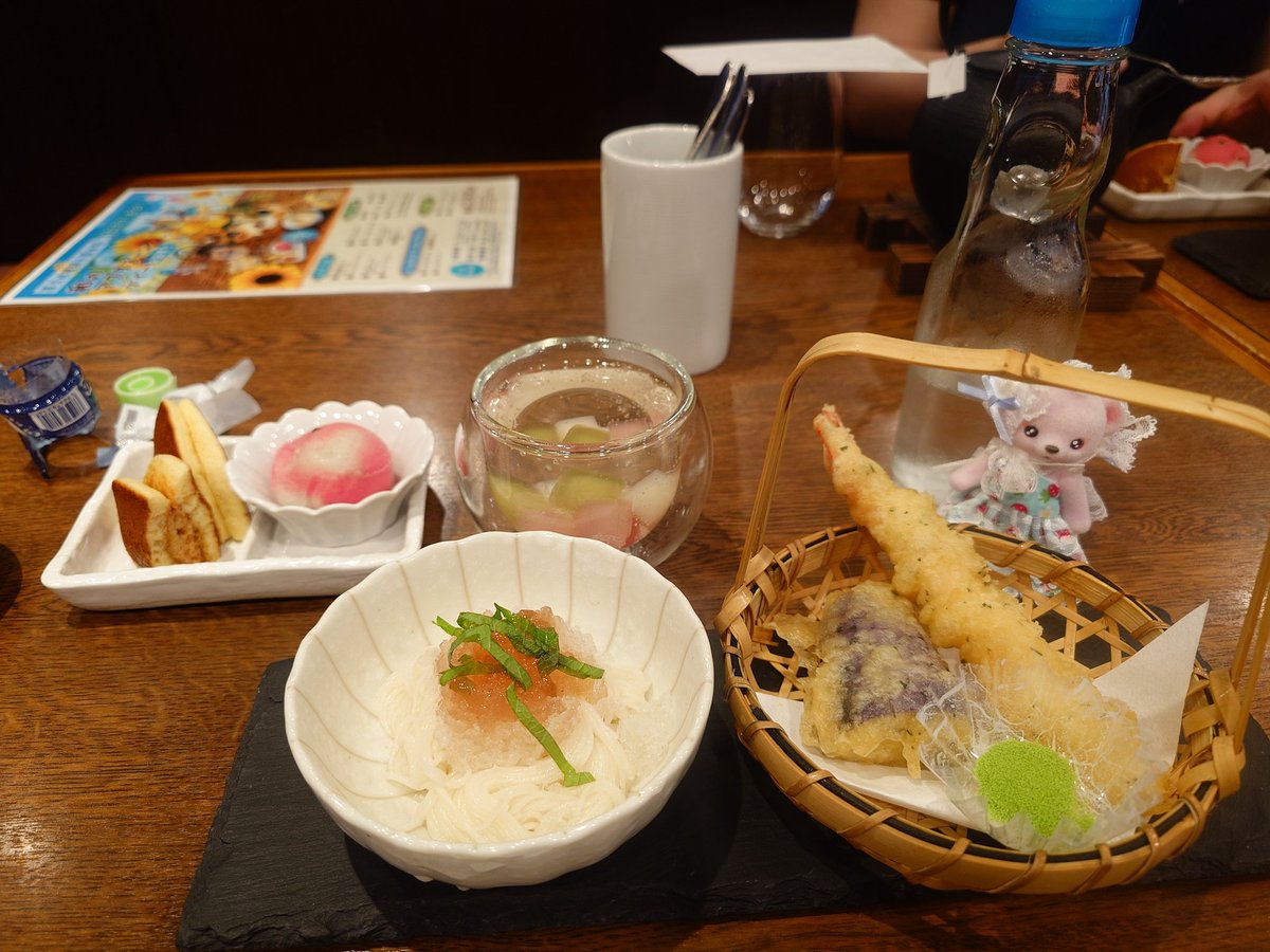 itigopika07's tweet photo. 久しぶりのお友達に渡したいものがあったので、お茶会です
和のアフタヌーンティーよ��� https://t.co/aDE9cViH6C