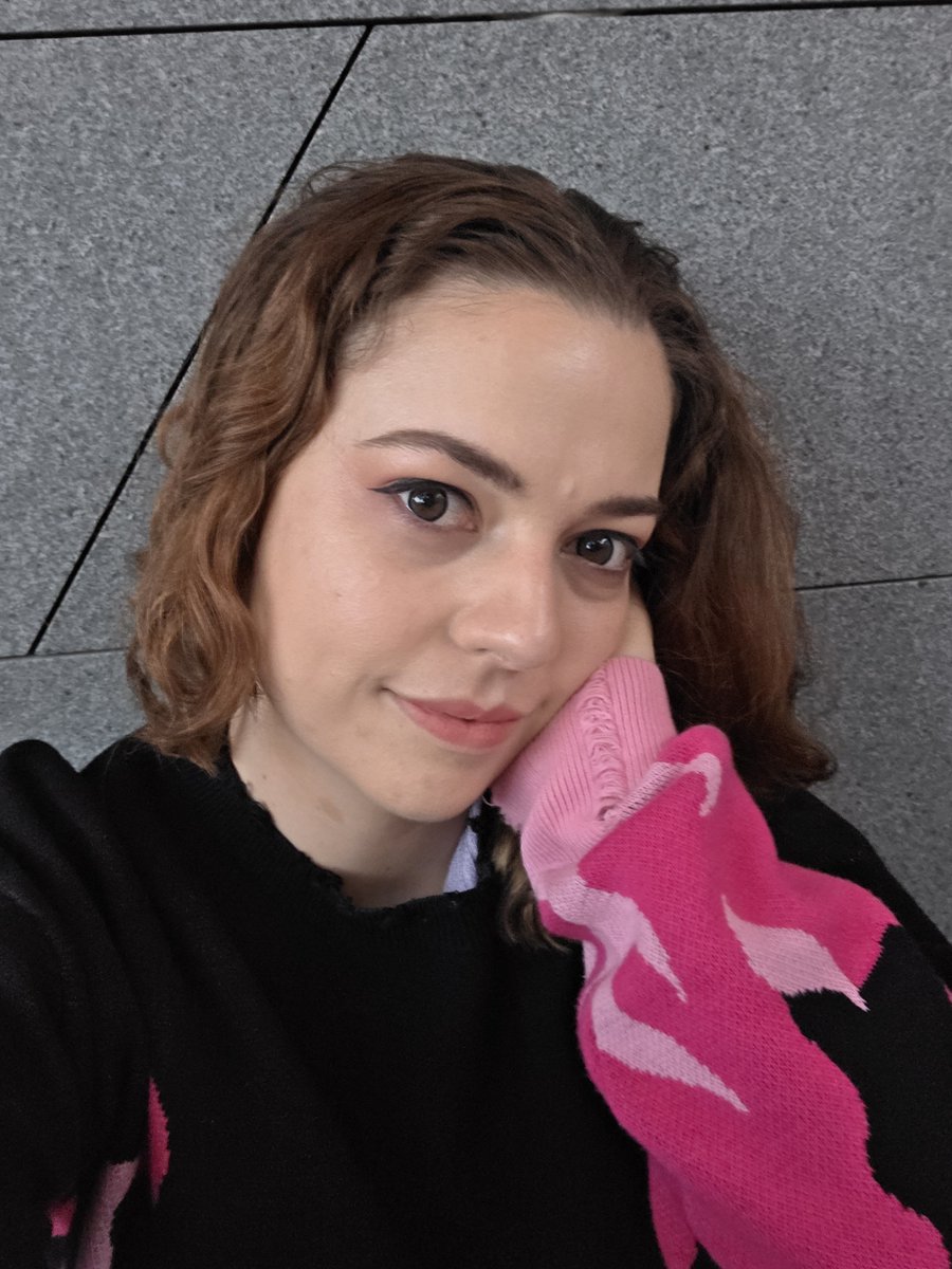 cassiesama's tweet photo. I danced in Sydney's dancer's alley tonight it was a bit scary with all the people around https://t.co/RFLY3tjcEj