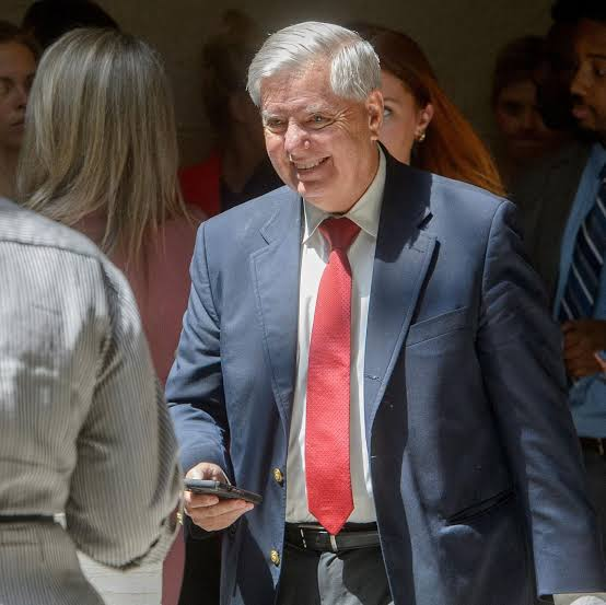elitepredatorss's tweet photo. US Senator Lindsey Graham and a close aide of Trump, who was about to crush the Indian economy has died. https://t.co/bPcvKD3MNA