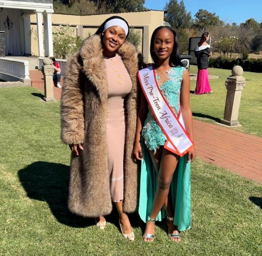 DailysunCelebs's tweet photo. 👑 DOUBLE CROWN, DOUBLE CELEBRATION!
Reality TV star Inno Morolong is bursting with pride after her daughter Lesedi won TWO national pageant titles! ❤️✨ Click link for more: https://t.co/2OpkwEBewP #DailySunNews #InnoMorolong #PageantQueen https://t.co/jKcQeBB2Fw