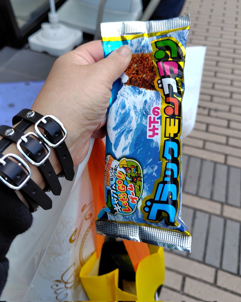 ikulps's tweet photo. 福岡はいいぞ。
全ての食べ物が美味しかったからぜひグルメも楽しんできてほしい。
私が食べた中では特に胡麻ハマチが好きです。

あと、ブラックモンブランは全国区で売ってほしい。なんでこっちで買えないの？？？ https://t.co/NvbzUiQIxa