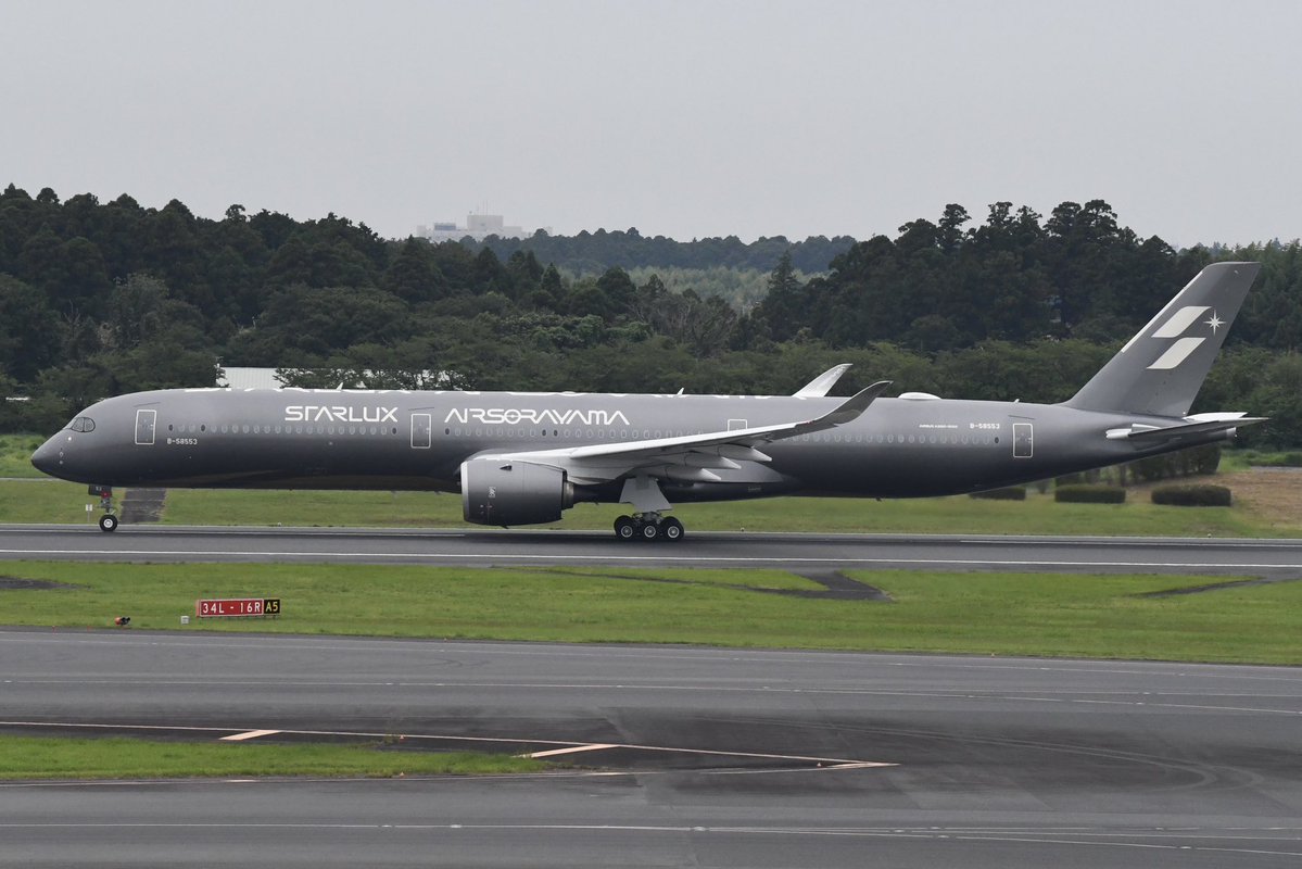 Timothy777300's tweet photo. STARLUX 
A350-1041 
B-58553
NRT/RJAA
2026/07/12

AIR SORAYAMA SILVER Livery 初飛来 https://t.co/w2VRh9IQmH