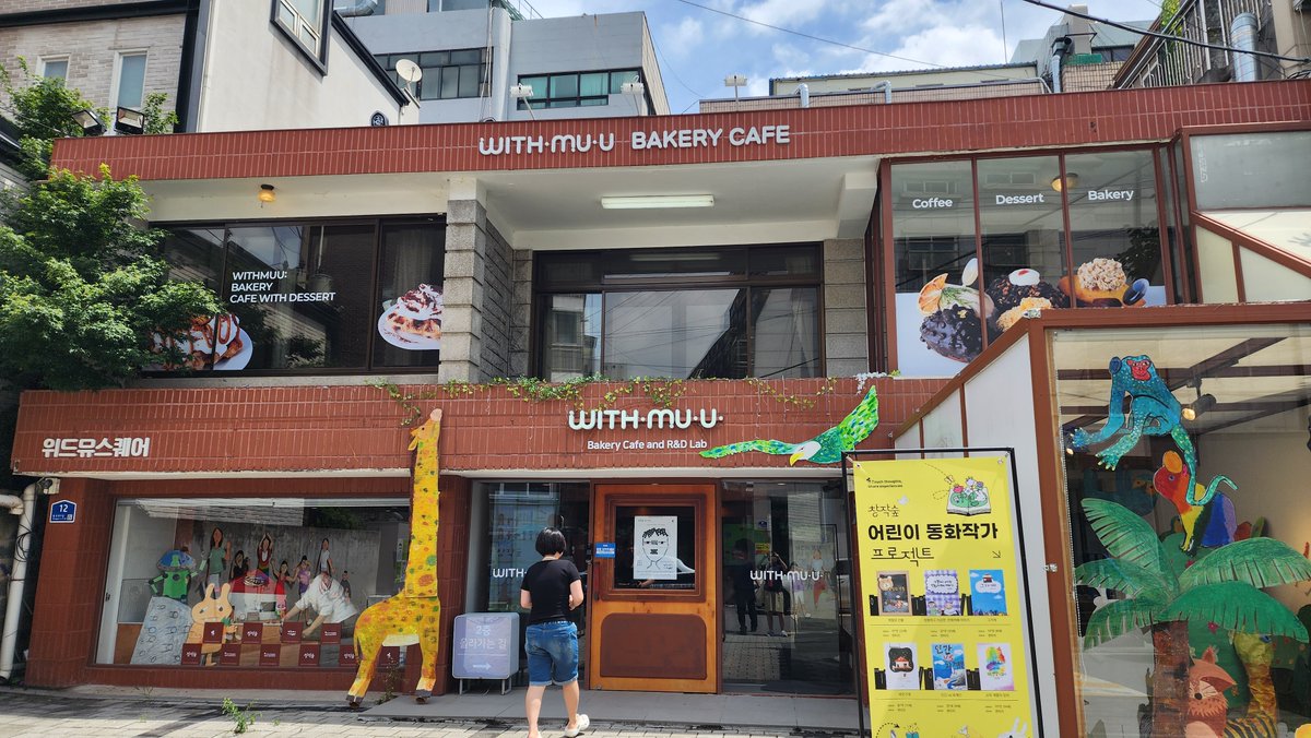 isy01130's tweet photo. 개인적으로 이직에 입원까지..다사다난한 26년을 보내는 중에 좋은 일도 생기네요. 자타 공인하는 마이너스손인 제가 온도 액자에 당첨되어 고이 모셔 왔습니다. 사이즈 랜덤이라 혹시나 큰 거 뽑힐지도 모른다는 생각에 화물차 예약해서 갔어요 ㅋㅋ https://t.co/vdYtefkaD8